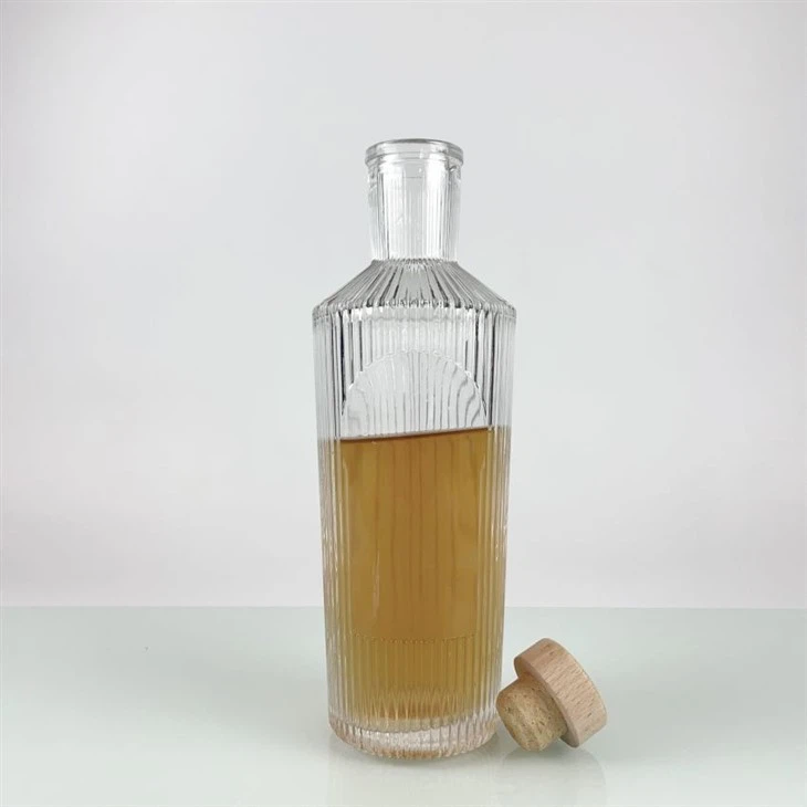 High Transparent 700ml Non-slip Design Easy To Hold Glass Bottles With Vertical Stripes